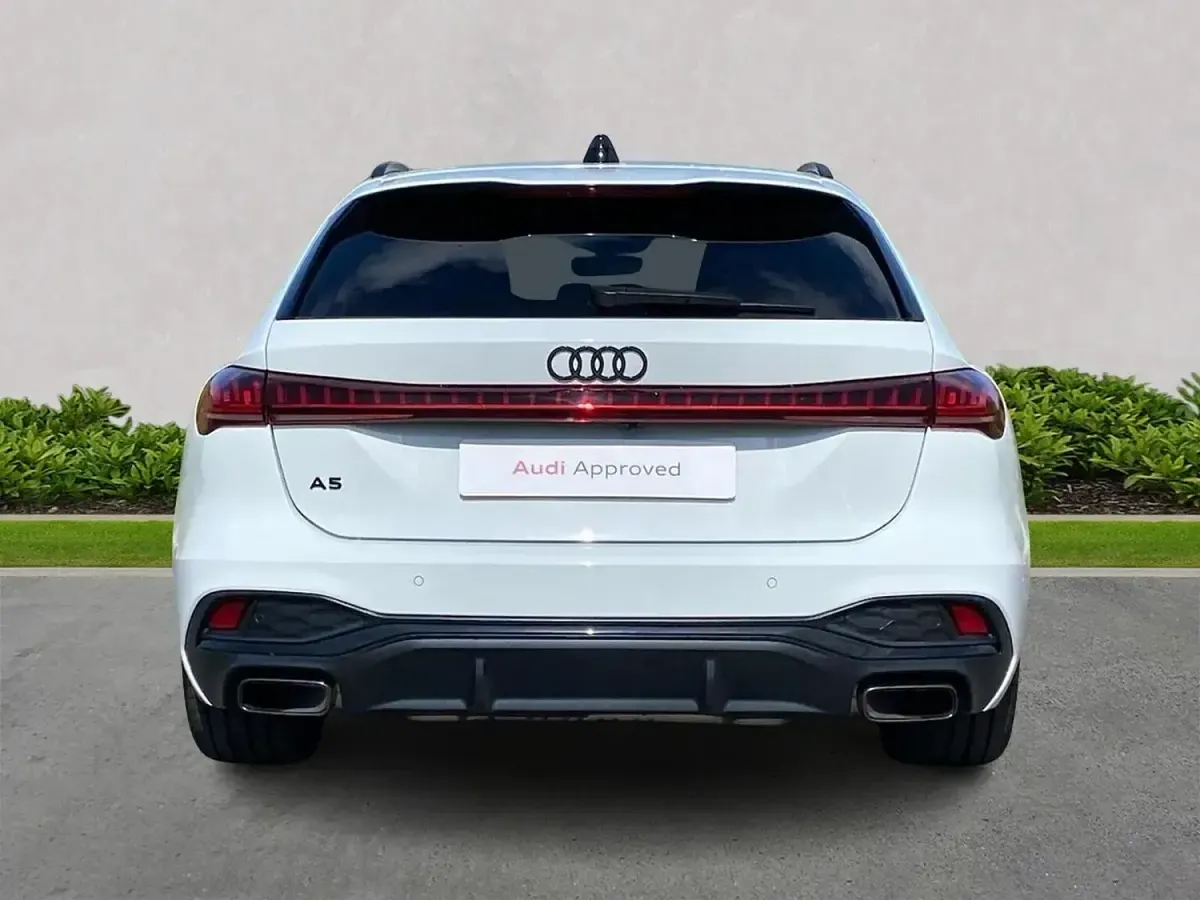 Usado Audi A5 Business 204 HP (150 kW) 2025 Branco Carrinha