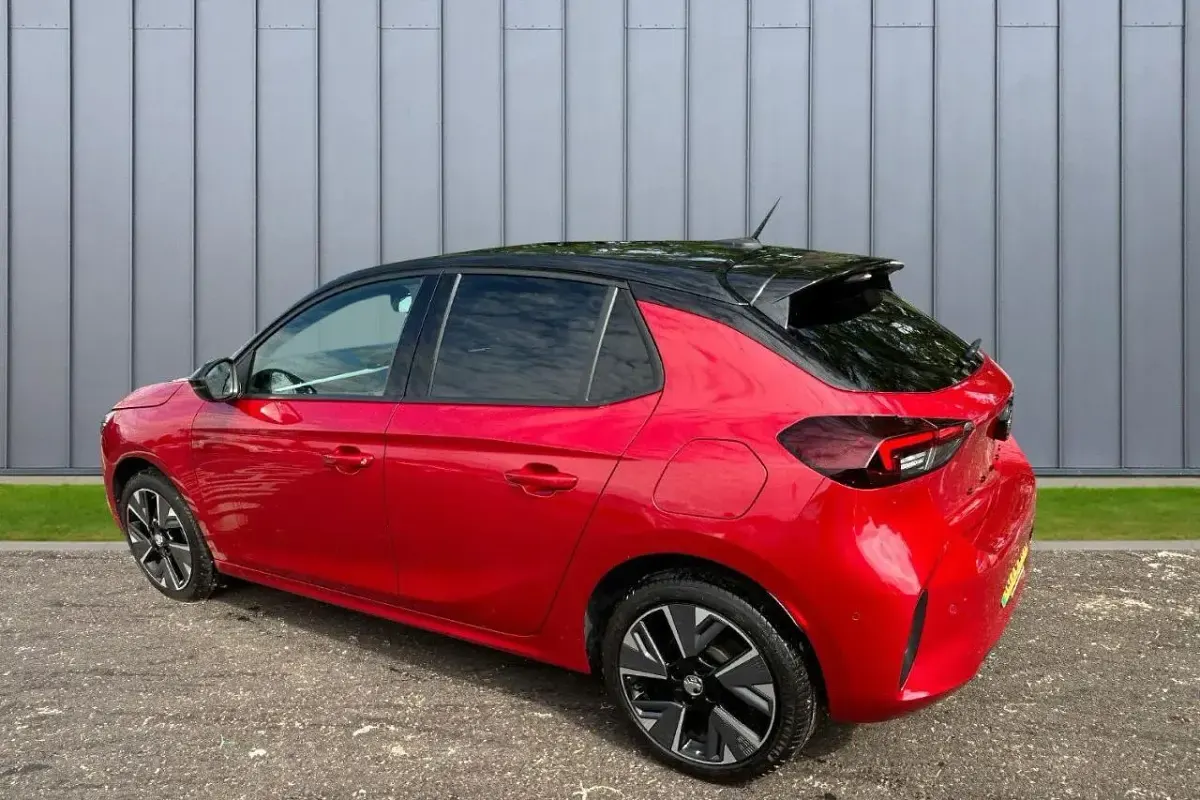 Second-hand Vauxhall Corsa-e 98 kW (134 CP) 2024 Roșu Hatchback