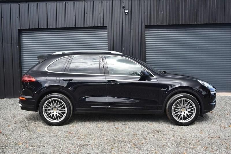 Used Porsche Cayenne 262 HP (192 kW) 2015 Black SUV