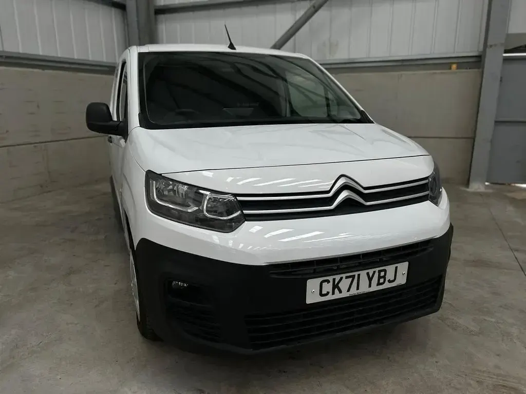 Used Citroën Berlingo 75 HP (55 kW) 2021 White MPV