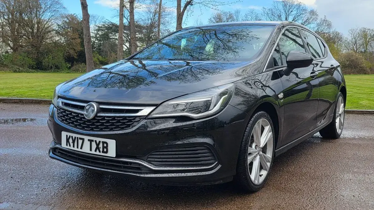 Second-hand Vauxhall Astra SRi 2017 Negru Hatchback