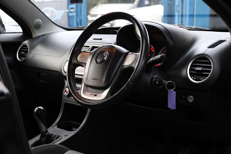 Used MG MG3 106 HP (77 kW) 2017 Black Hatchback