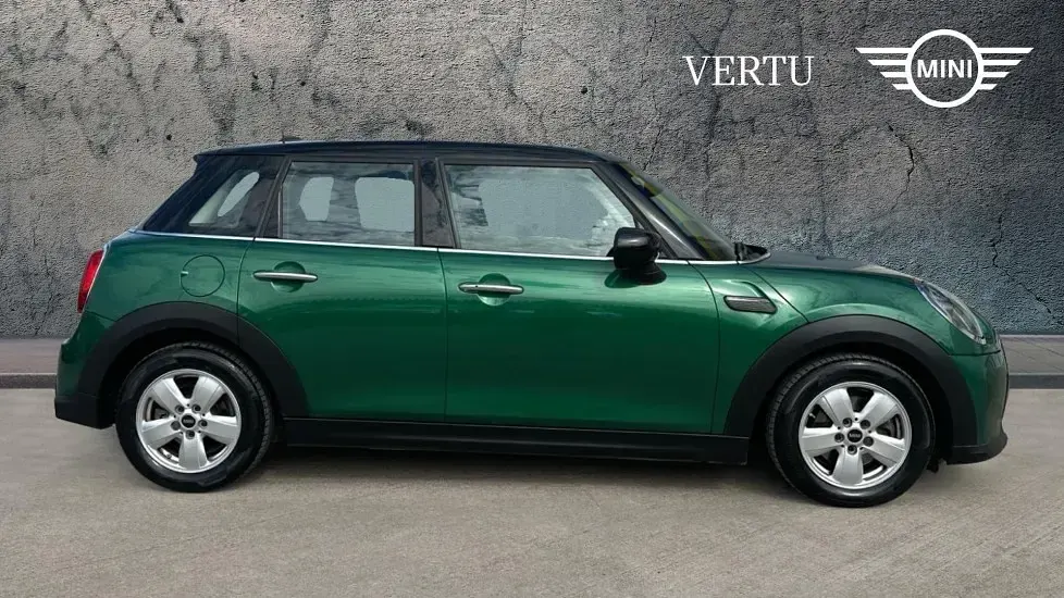 Usado Mini Cooper Classic 136 CV (100 kW) 2022 Verde Utilitario