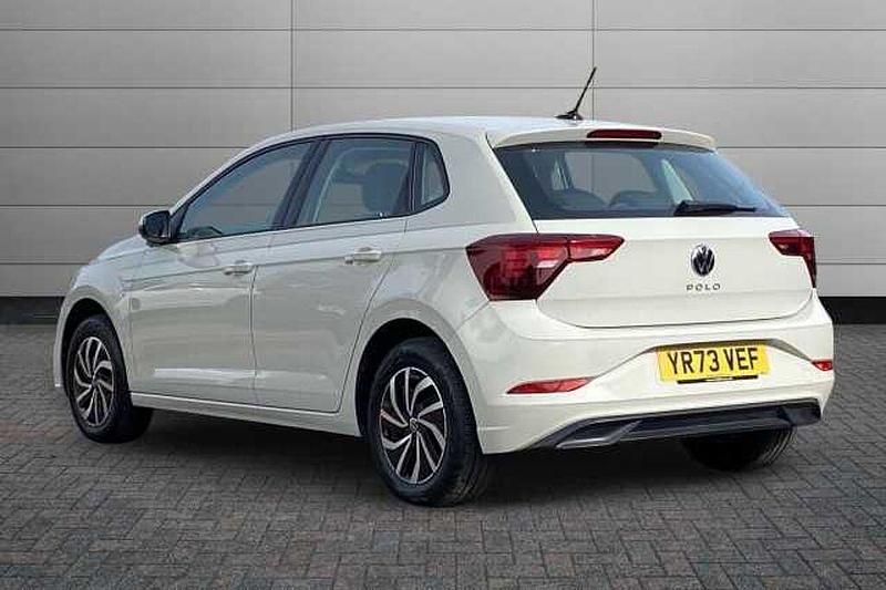 Used VW Polo Life 80 HP (58 kW) 2023 Ascot grey Hatchback