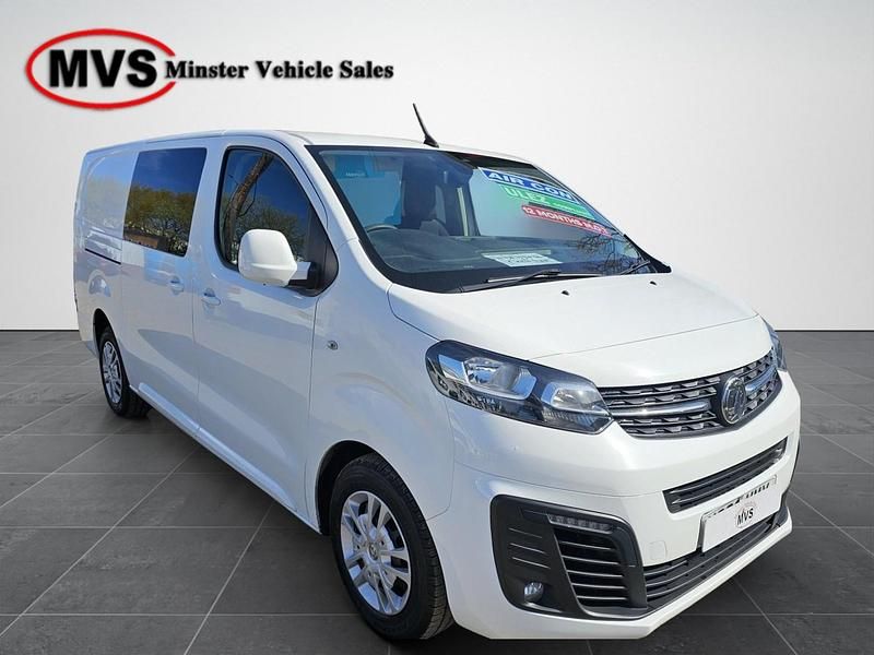 Used Vauxhall Vivaro Sportive 120 HP (88 kW) 2020 White MPV