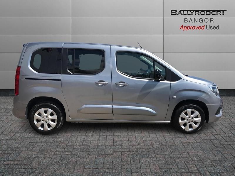 Używany Vauxhall Combo 98 kW (134 KM) 2022 Szary Minivan