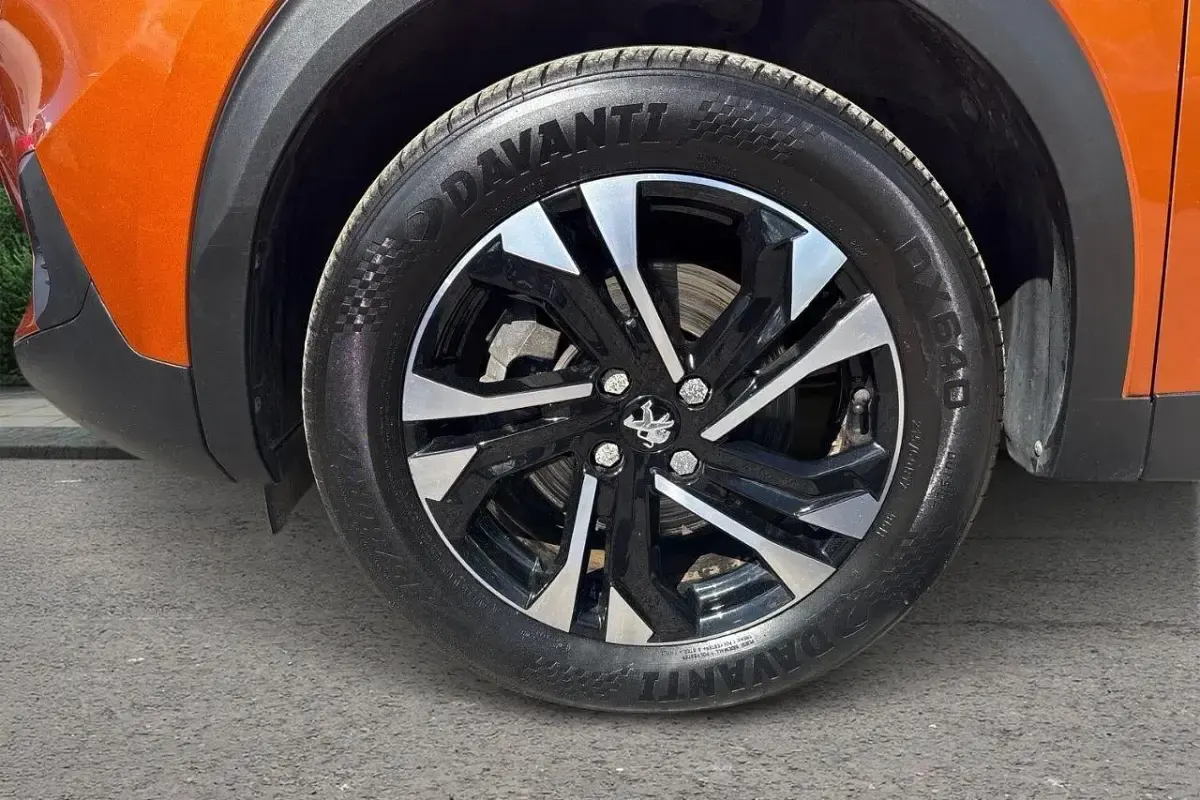 Used Peugeot e-2008 Allure 100 kW (136 HP) 2021 Orange SUV
