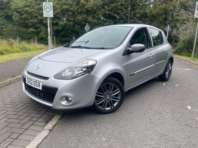 Silver Used 2012 Renault Clio IV Dynamique Hatchback | £2,500 (Super price) - Image 1/3