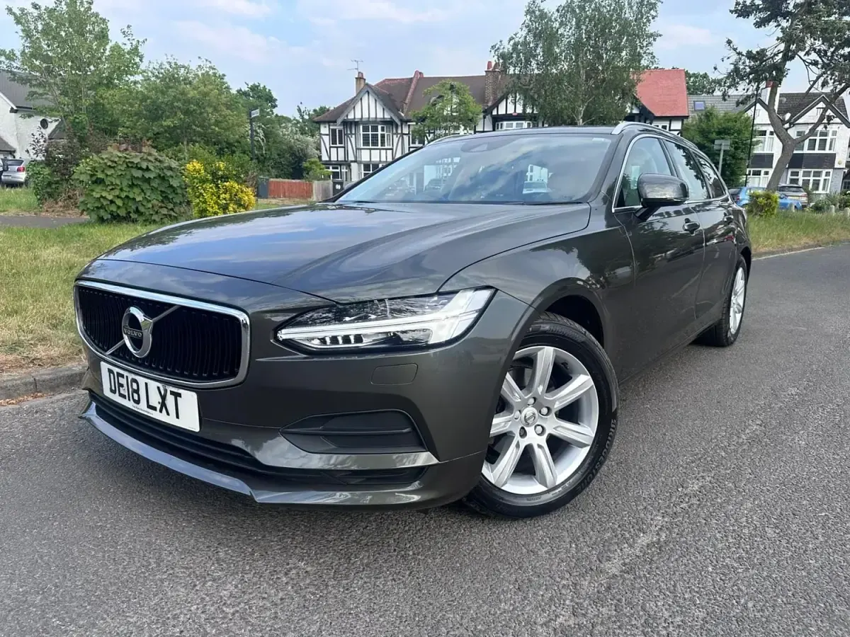 Używany Volvo V90 Momentum 2018 Szary Kombi