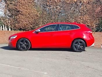 Used Volvo V40 R-Design 120 HP (88 kW) 2018 Red Hatchback