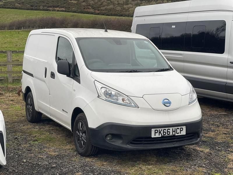 White Used 2016 Nissan e-NV200 Tekna Van | £5,999 - Image 1/2