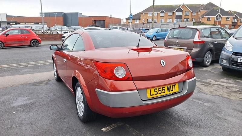 Używany Renault Mégane Cabriolet Dynamique 2005 Czerwony Kabriolet
