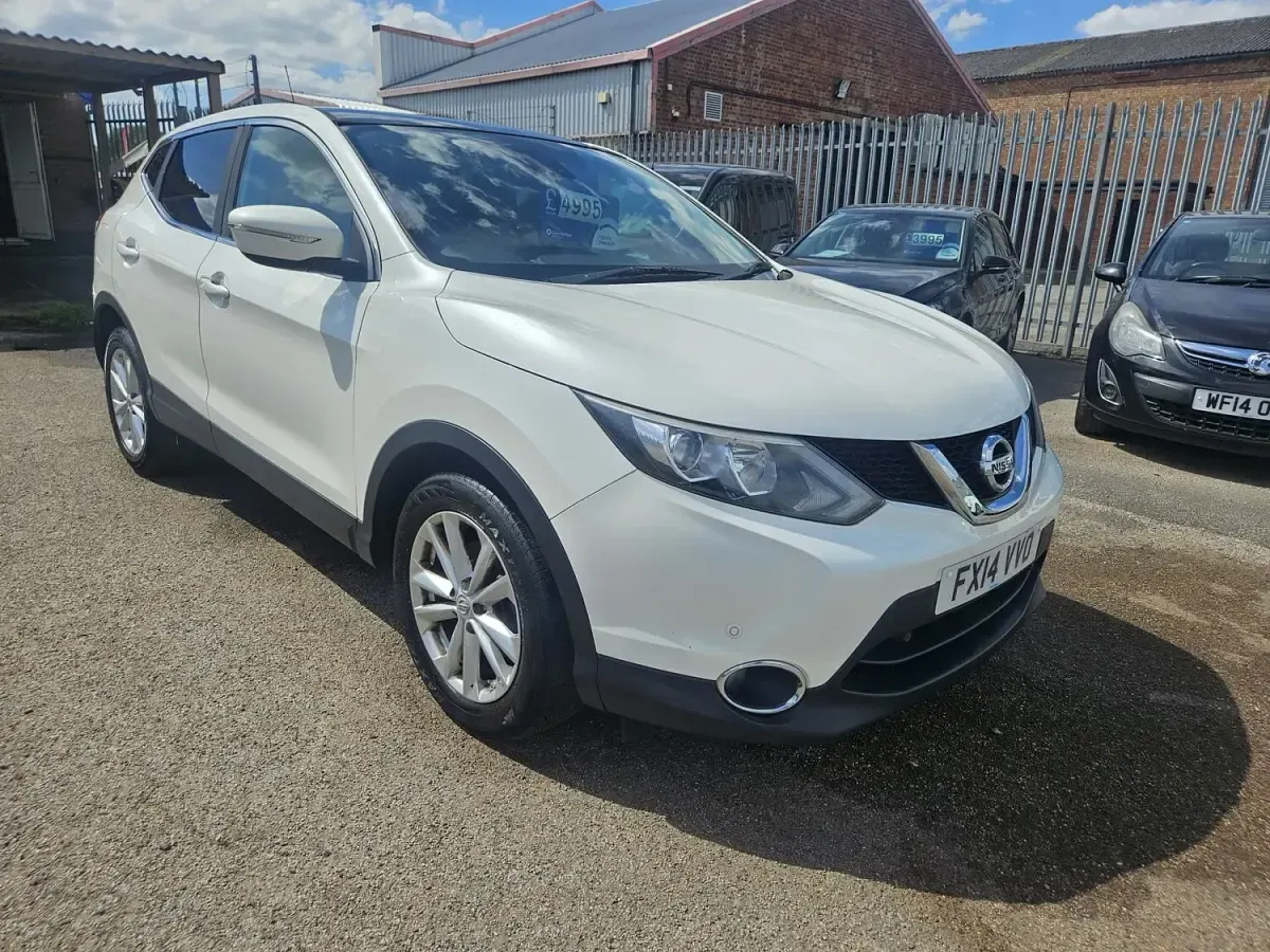 Used Nissan Qashqai Acenta Premium 110 HP (80 kW) 2014 White SUV