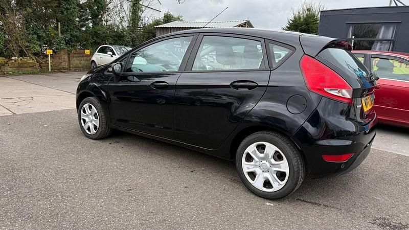Usado Ford Fiesta 70 HP (51 kW) 2010 Preto Citadino