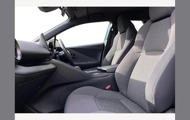 Used Toyota C-HR 140 HP (102 kW) 2025 Blue SUV