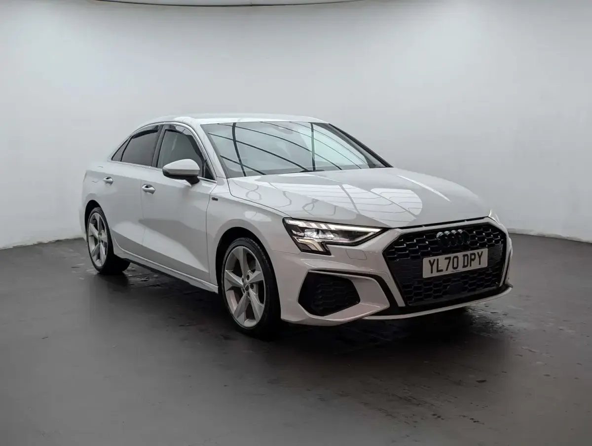 Używany Audi A3 S-Line 150 KM (110 kW) 2021 Biały Sedan/Limuzyna