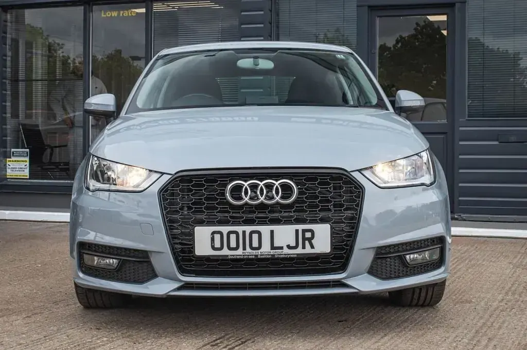 Begagnad Audi A1 Sport 116 HK (85 kW) 2018 Grå Halvkombi