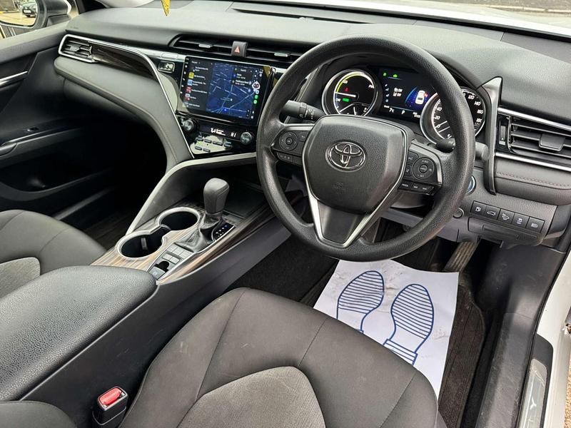 Used Toyota Camry Design 218 HP (160 kW) 2025 White Sedan