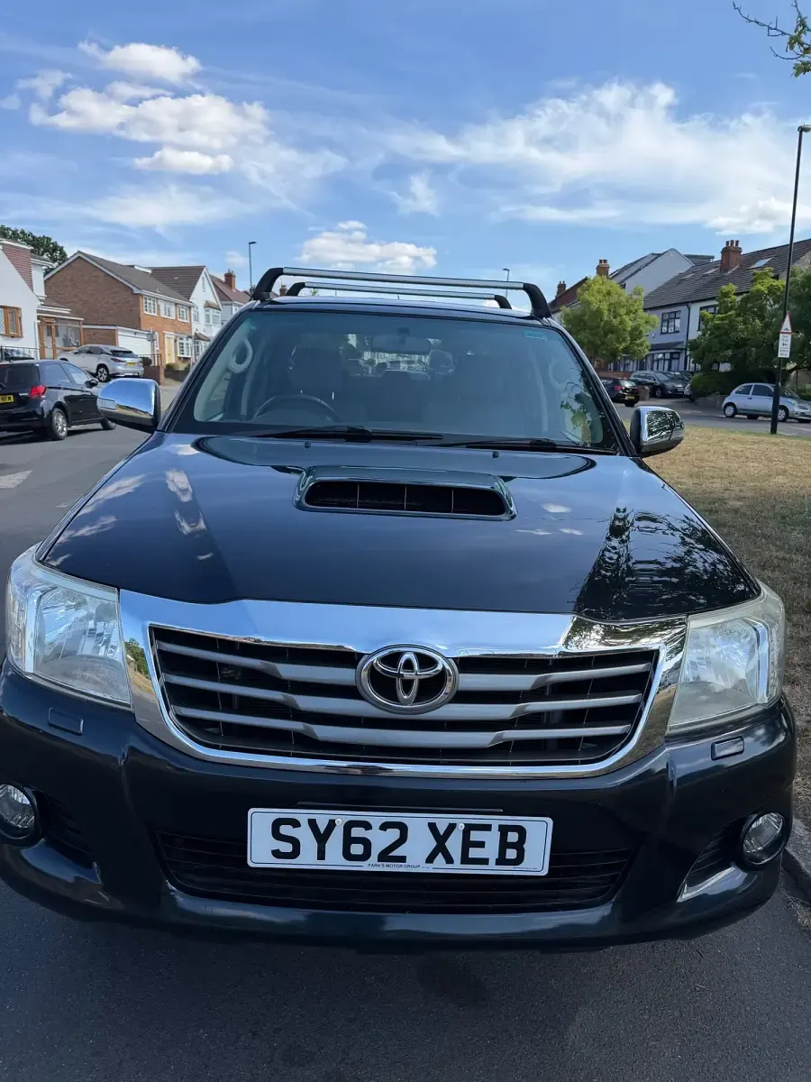 Used Toyota HiLux 171 HP (125 kW) 2012 Grey Pickup