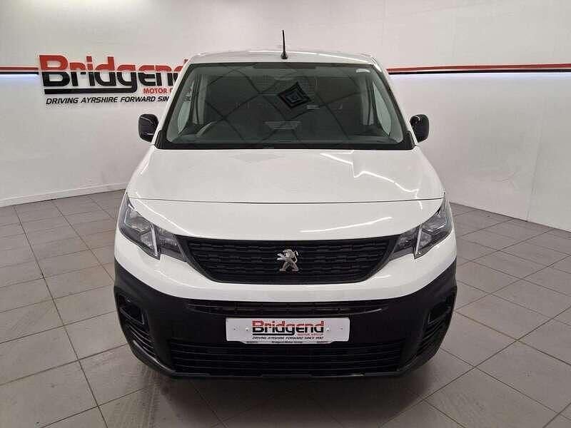 Used Peugeot Partner Premium 131 HP (96 kW) 2022 White MPV