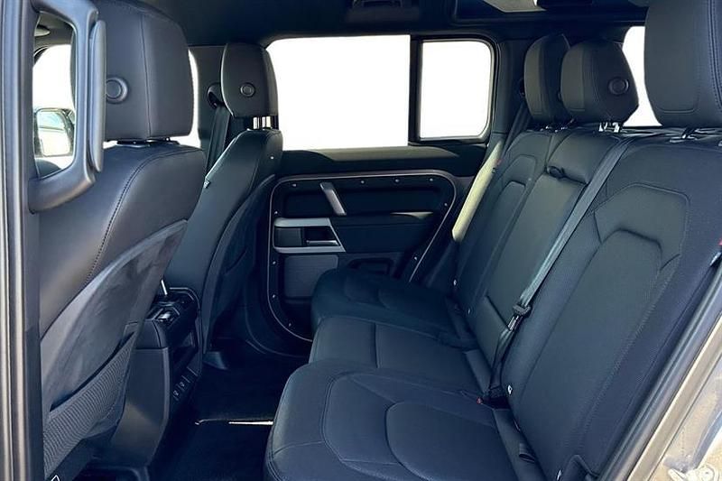 Used Land Rover Defender SE Dynamic 249 HP (183 kW) 2024 Eiger grey SUV