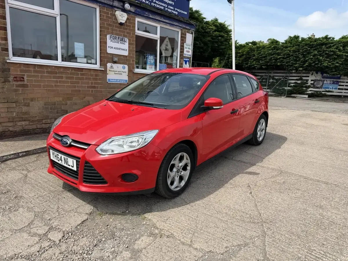 Used Ford Focus Studio 2014 Red Hatchback