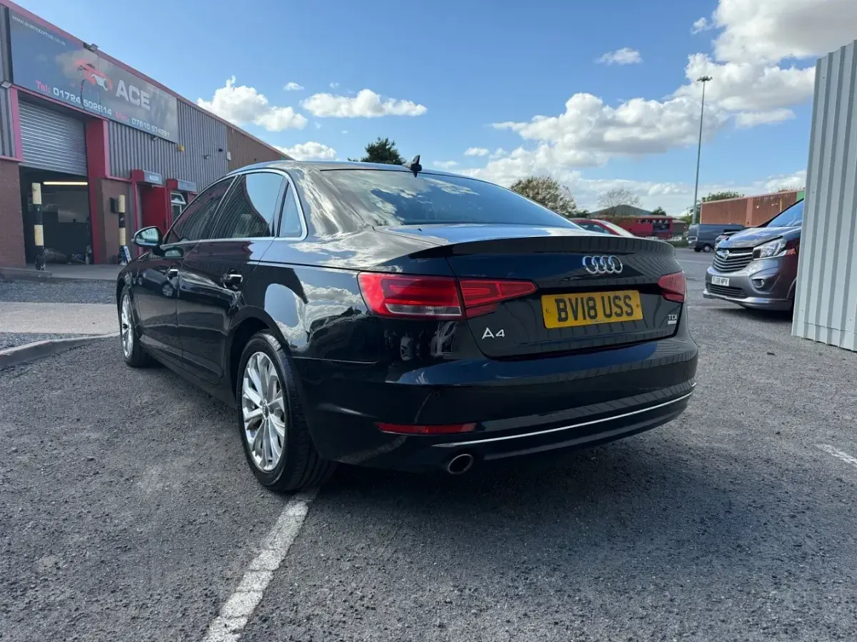 Used Audi A4 Comfort 150 HP (110 kW) 2018 Black Sedan