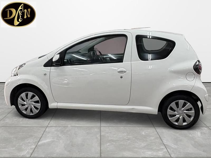 Used Toyota Aygo 2012 White Hatchback