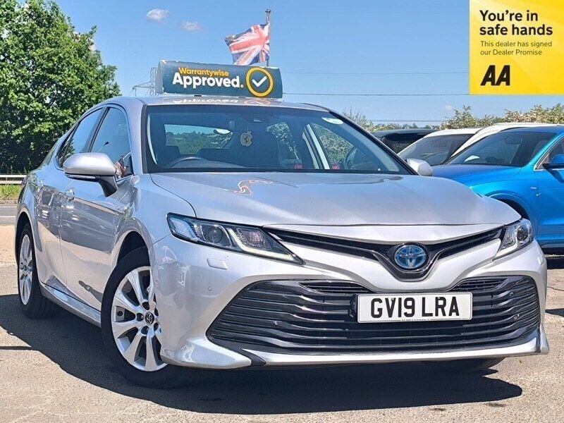 Silver Used 2019 Toyota Camry Sedan | £18,495 (Expensive) - Image 1/4