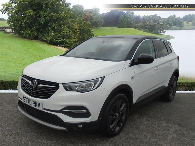 Used Vauxhall Grandland X SRi 130 HP (95 kW) 2020 White SUV