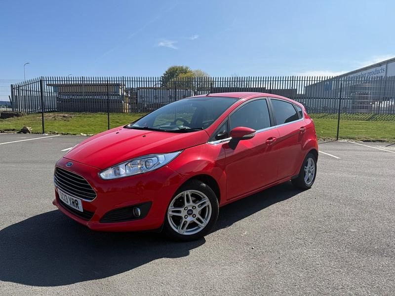 Usado Ford Fiesta Zetec 2013 Vermelho Citadino