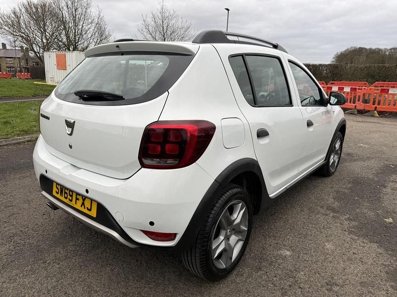 Used Dacia Sandero Comfort 90 HP (66 kW) 2019 White Hatchback