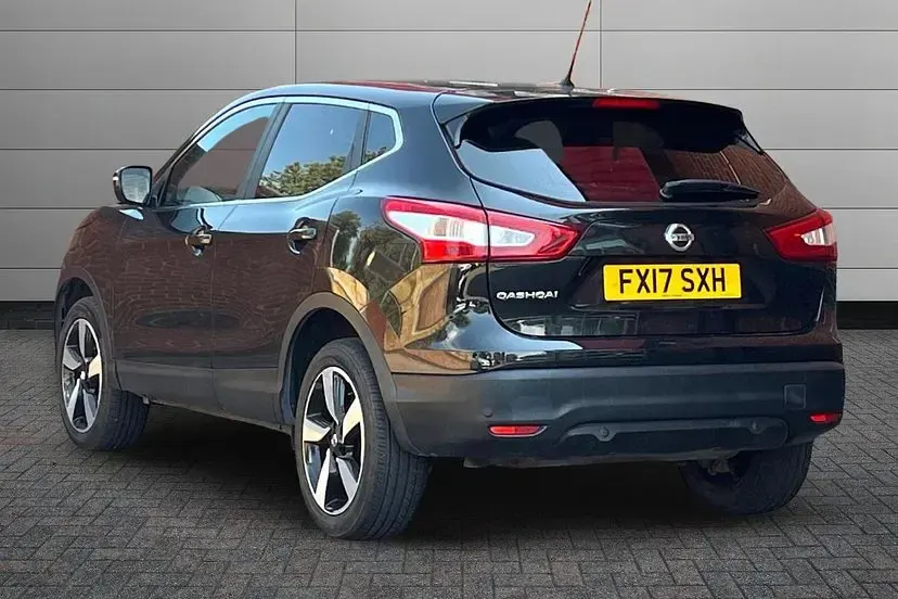 Used Nissan Qashqai N-Connecta 110 HP (80 kW) 2017 Black SUV
