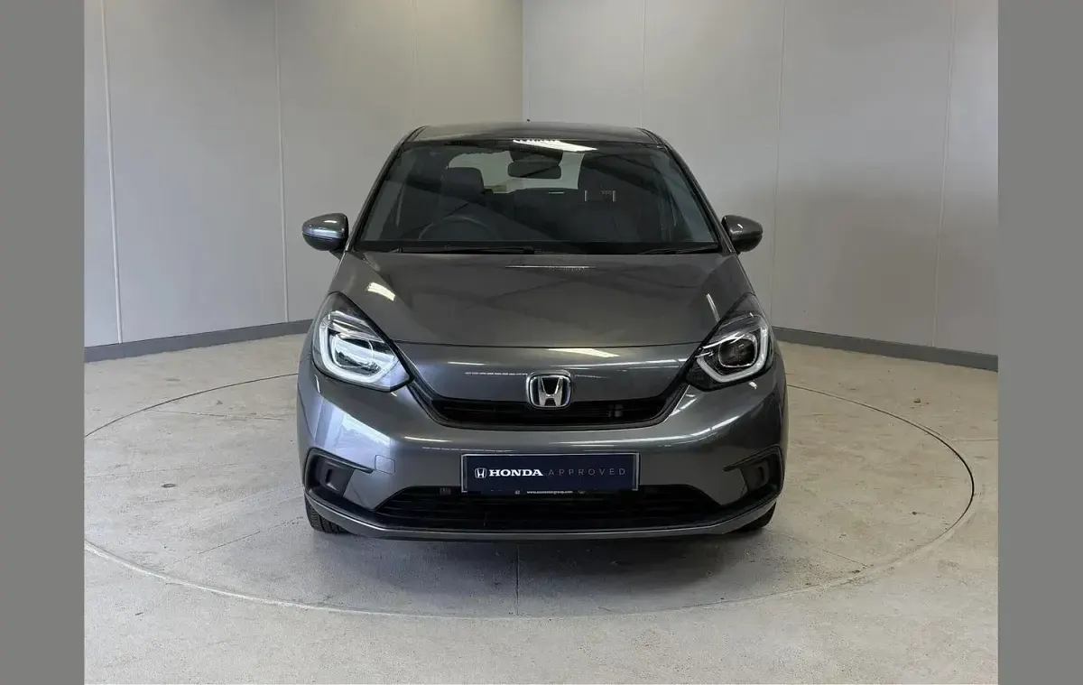 Usado Honda Jazz Hybrid 109 HP (80 kW) 2022 Cinzento Citadino