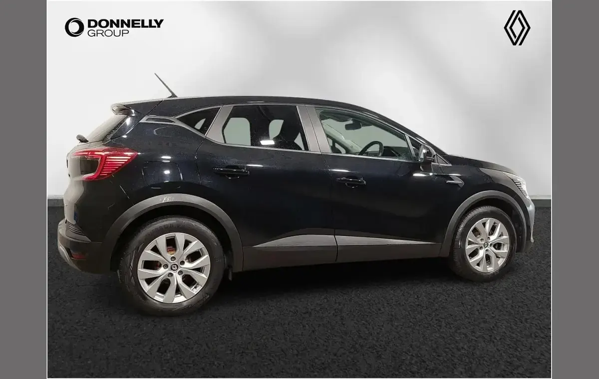 Usado Renault Captur Iconic 91 HP (66 kW) 2022 Preto SUV