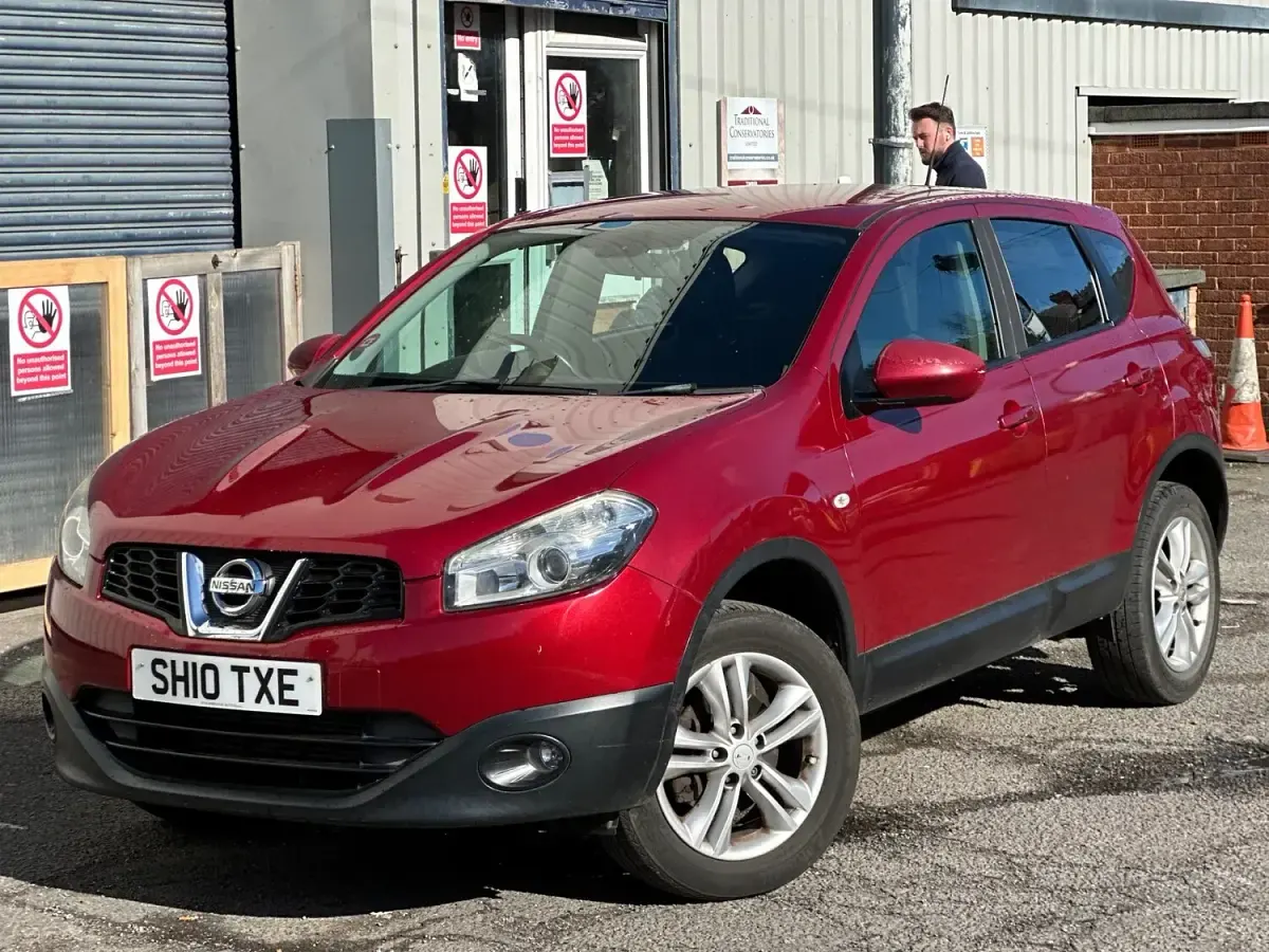Used Nissan Qashqai Acenta 106 HP (77 kW) 2010 Red SUV