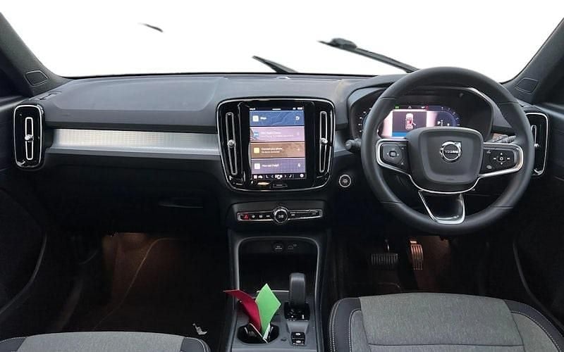 Used Volvo XC40 Core 163 HP (119 kW) 2025 SUV