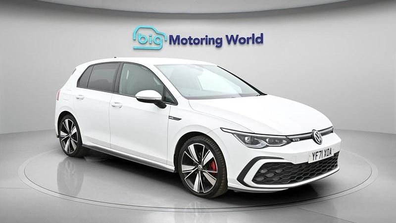 Używany VW Golf VII GTD 200 KM (147 kW) 2021 Biały Hatchback