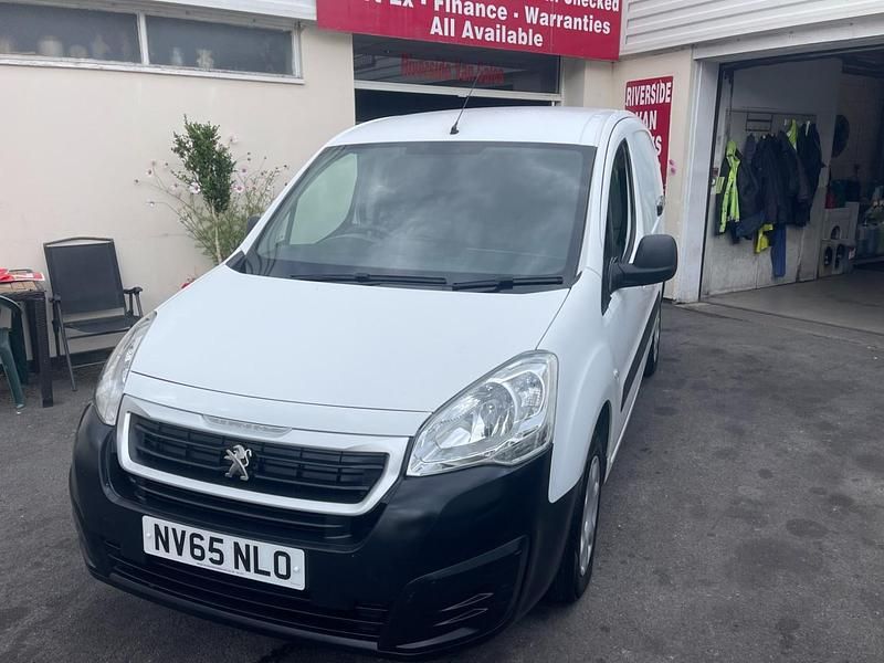White Used 2016 Peugeot Partner S MPV | £3,995 (Fair price) - Image 1/4