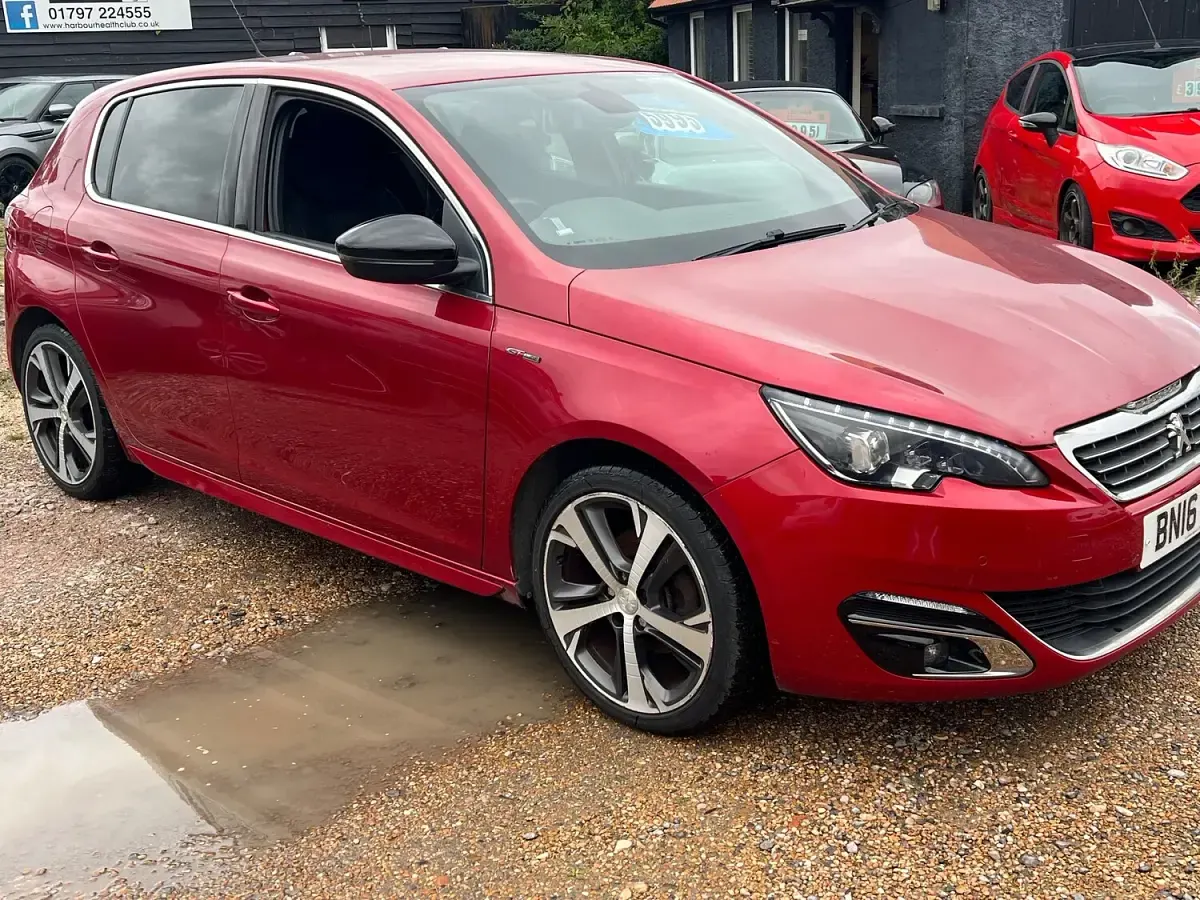 Used Peugeot 308 GT-line 2016 Red Hatchback