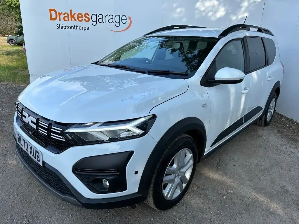 Used Dacia Jogger Expression 141 HP (103 kW) 2024 White MPV