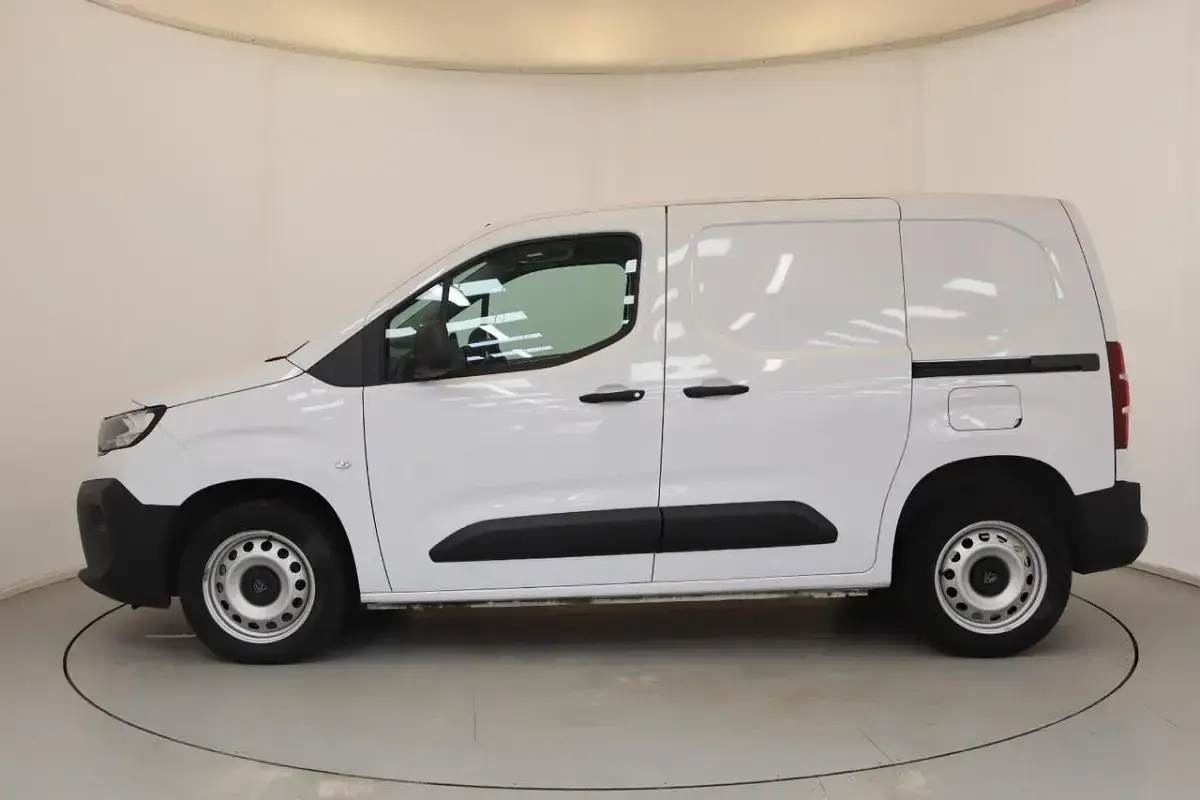 Used Peugeot Partner 101 HP (74 kW) 2025 White MPV