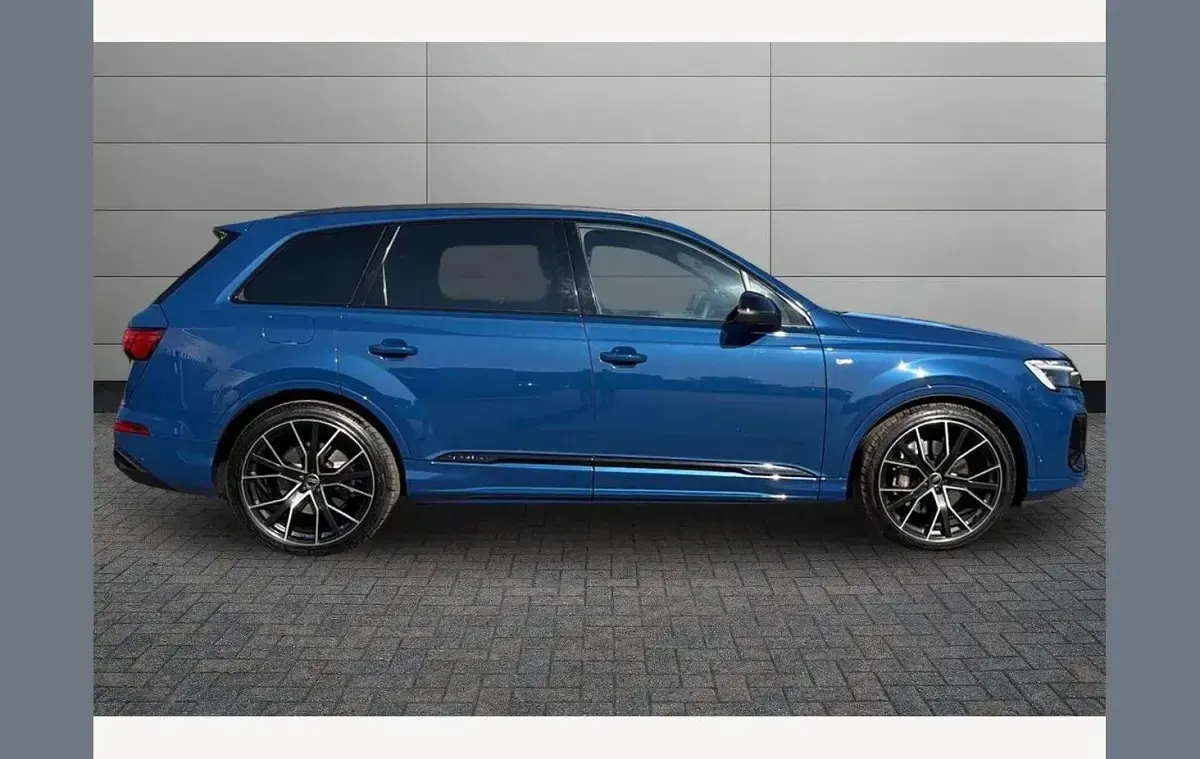 Used Audi Q7 Black Edition 286 HP (210 kW) 2025 Ascari blue SUV