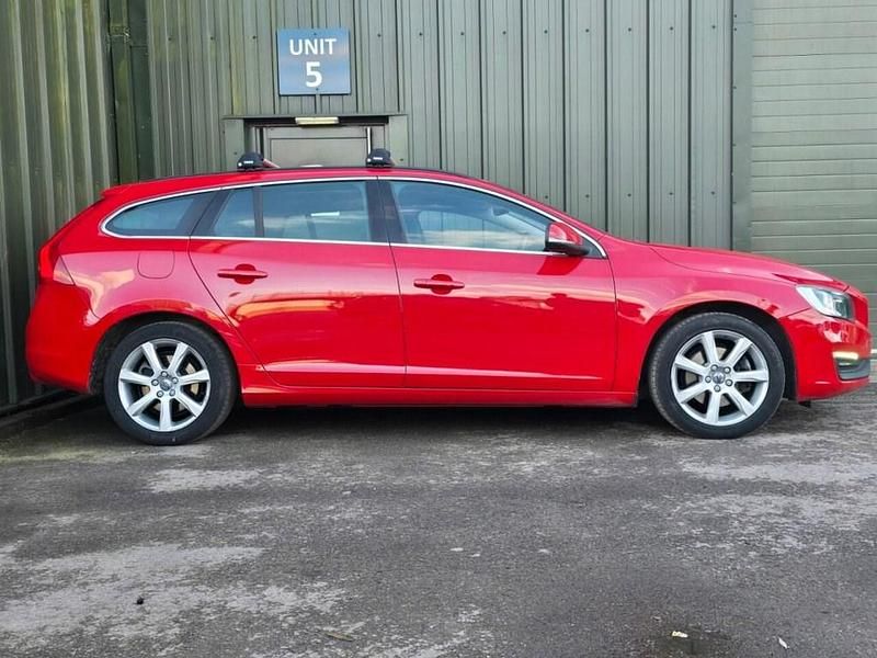 Used Volvo V60 SE 150 HP (110 kW) 2018 Red Estate