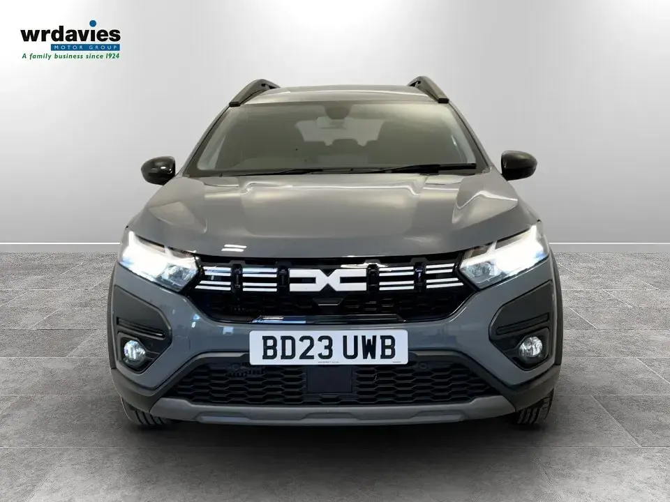 Used Dacia Jogger Extreme 110 HP (80 kW) 2023 Grey MPV