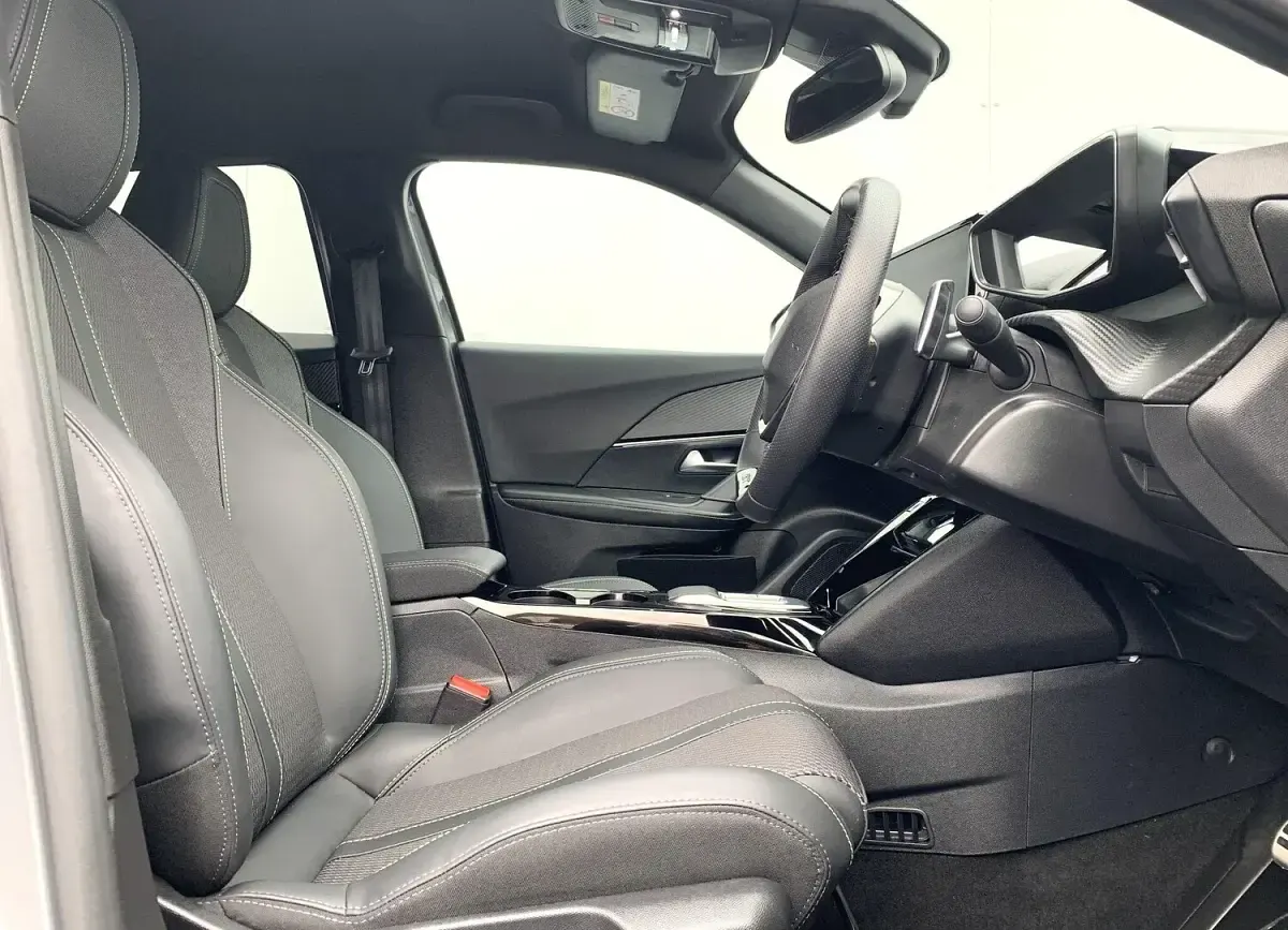 Używany Peugeot 2008 GTi 143 KM (105 kW) 2025 Szary SUV