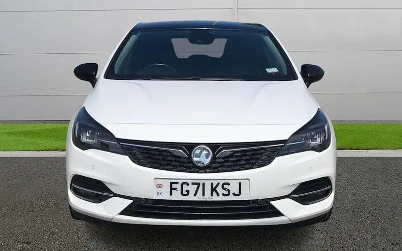 Second-hand Vauxhall Astra Edition 145 CP (106 kW) 2021 Alb Hatchback