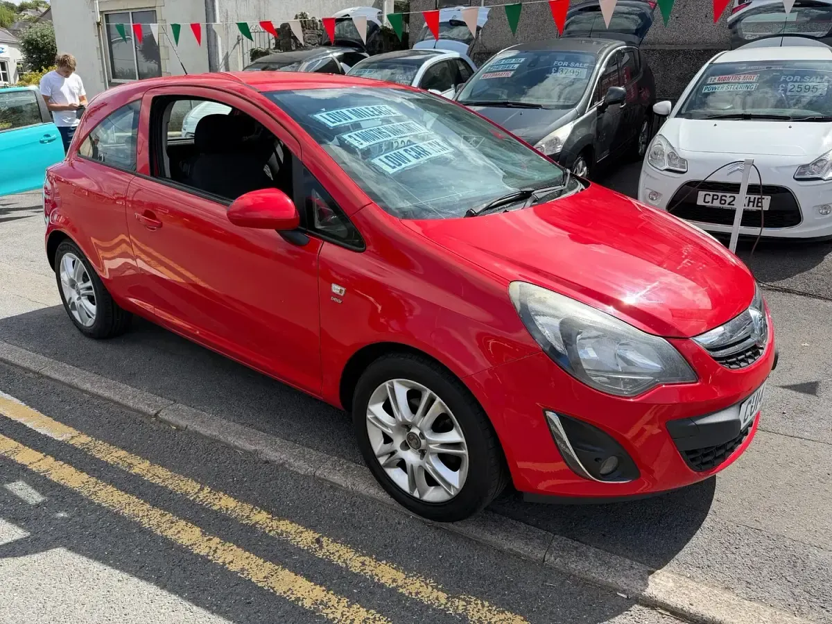 Used Vauxhall Corsa 65 HP (47 kW) 2014 Red Hatchback