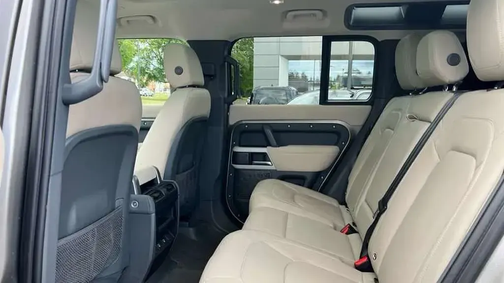 Used Land Rover Defender 249 HP (183 kW) 2022 Silver SUV