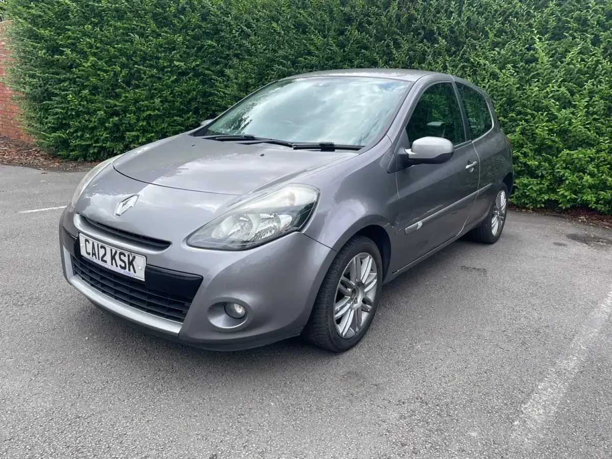 Gebraucht Renault Clio IV Dynamique 88 PS (64 kW) 2012 Grau Kleinwagen